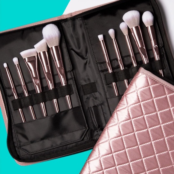 Wet N Wild brush set with case - Picture 6 of 6